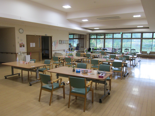 光が入る広い部屋