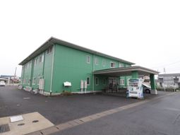 緑色の建物外観