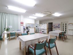 明るいダイニング空間