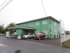 緑色の建物外観