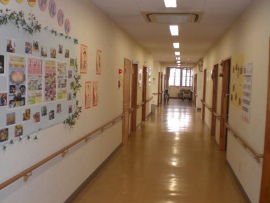 廊下に飾られた掲示物