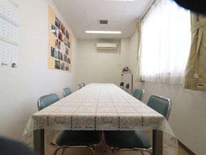 会議室のテーブルとイス