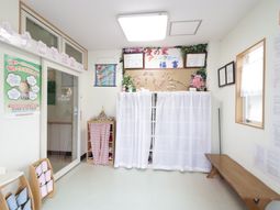 明るく清潔な受付エリア