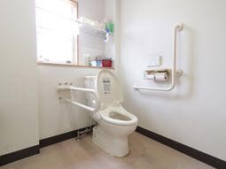 明るいトイレの設備