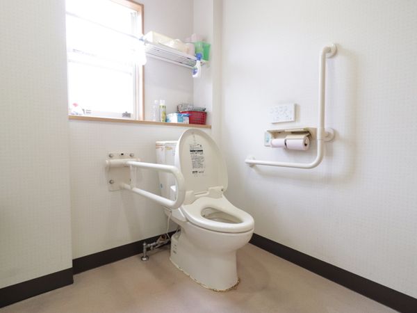明るいトイレの設備