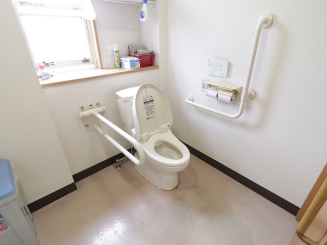 バリアフリー設計のトイレ