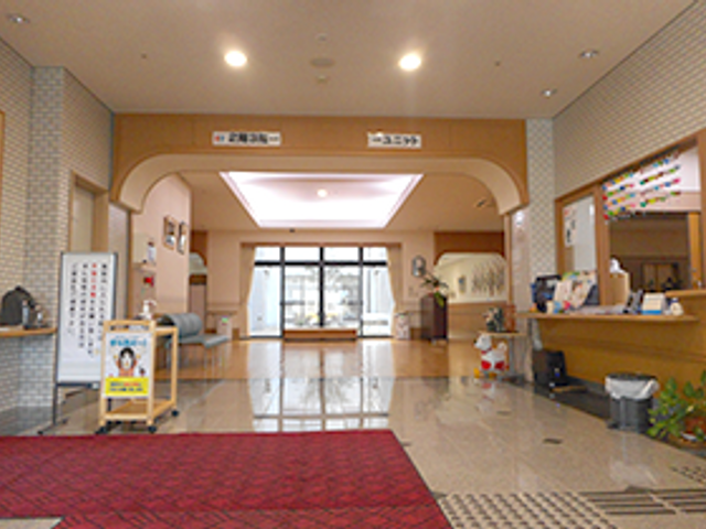広々としたロビー ロビー 広々とした明るいロビーでは、ゆったりとした空間で訪問者を迎えることができます。