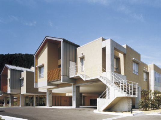 モダンな建物外観