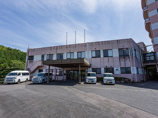 建物正面の外観  