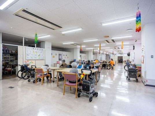 食堂で過ごす利用者の様子