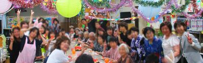 笑顔の集いが感じられる共有スペース