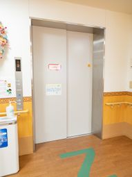 静かなエレベーター