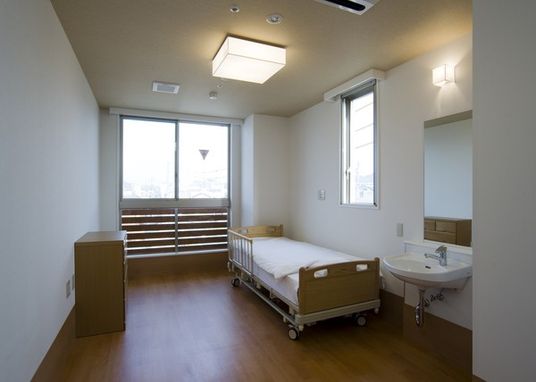 明るい個室の居室