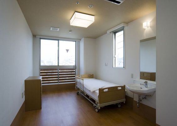 明るい個室の居室