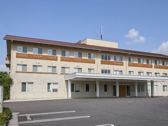 木造の３階建ての外観