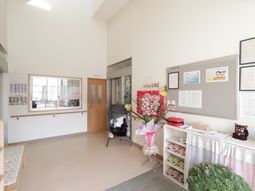 エントランスの明るい空間