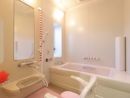 バリアフリーの浴室設備