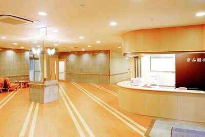 受付のある開放的な空間