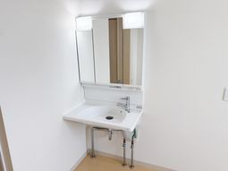 明るい洗面台
