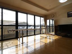 明るいリビング空間