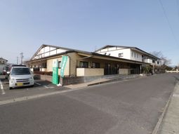 静かな街並みと建物