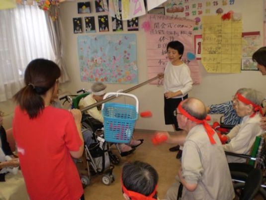 多目的室でのレクリエーション