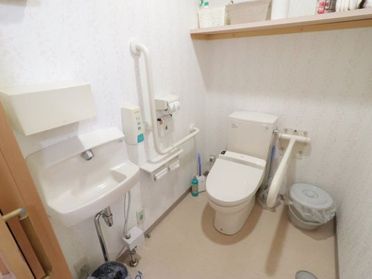 手すり付きトイレ設備