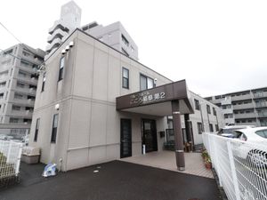 施設のエントランス外観