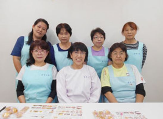 スタッフの集合写真
