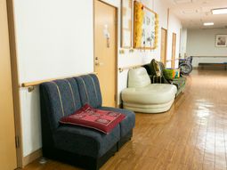 廊下と休憩スペース