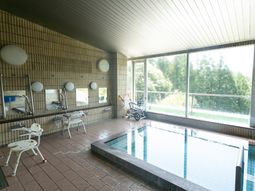 明るい浴室の風景