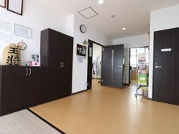 明るい室内と家具