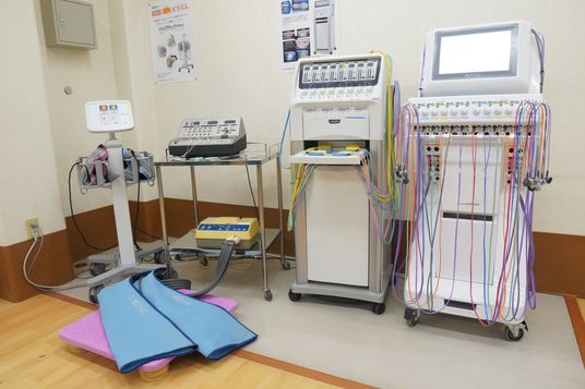 機器の並ぶ部屋