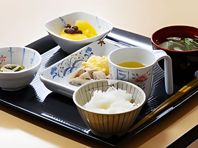 栄養豊富な食事 食堂 バランスの取れた食事が提供される食堂です。美味しそうな和食が並んでいます。
