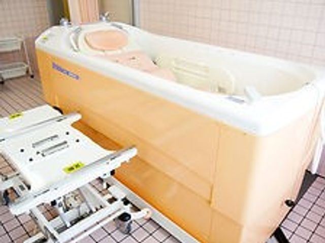 機能的な浴室 浴室 快適な浴室は、機能的で安全に入浴できる設計になっています。利用者のリラックスをサポートします。