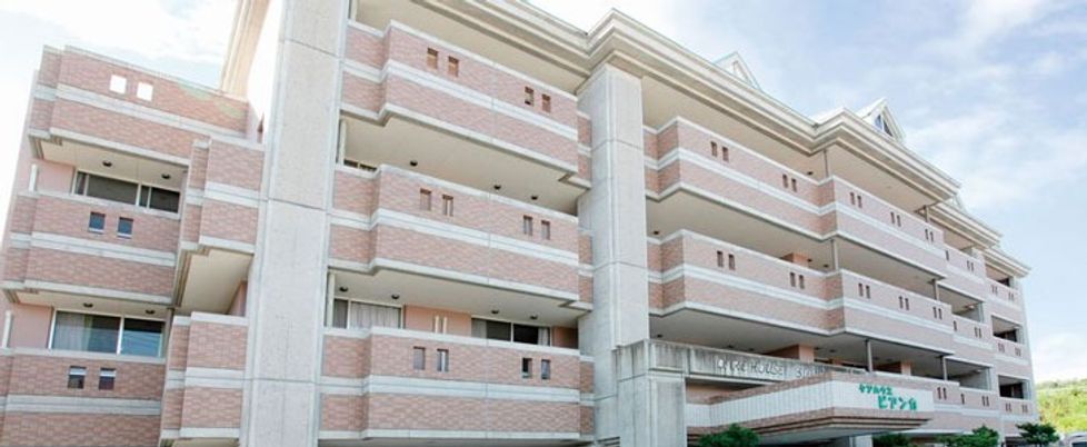 広い施設の外観