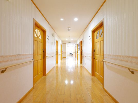 清潔感ある廊下の風景