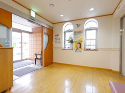 明るいエントランス風景