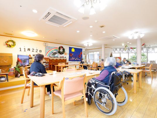 広々とした食堂空間