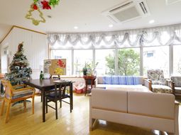 明るい共有ラウンジ