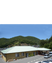 緑豊かな建物の外観