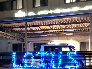 夜の建物外観  