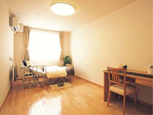 明るい個室の居室
