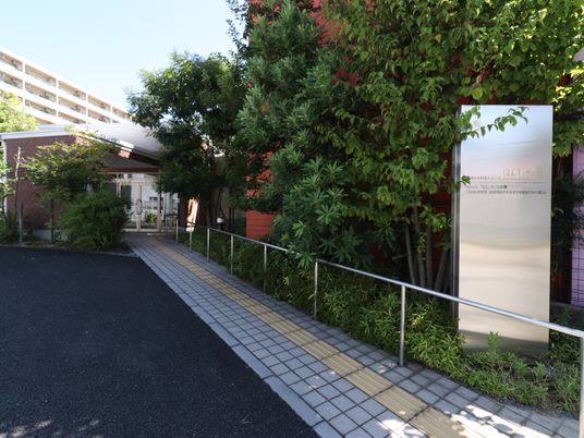 緑あふれるエントランス