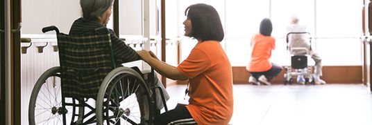 日常の様子が見える廊下