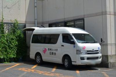 施設の送迎バス