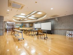 機能訓練室の広い室内  