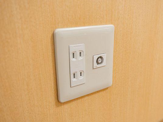 壁の電源端子  