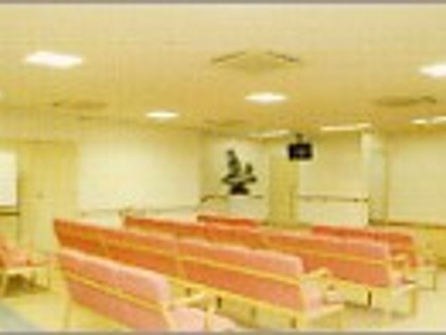 明るい空間の多目的室 多目的室 広々とした多目的室です。自然光が差し込む空間で、リラックスしながら活動できます。