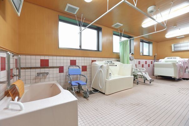 広々とした浴室